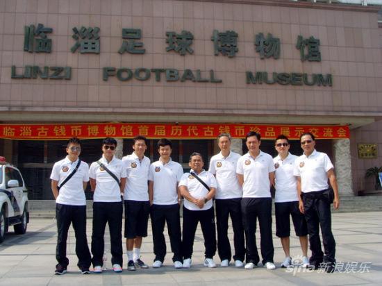 香港明星足球队助威世界杯