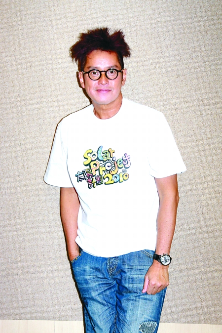 谭咏麟近照，他像60岁吗？