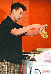 小男友为其洗内裤