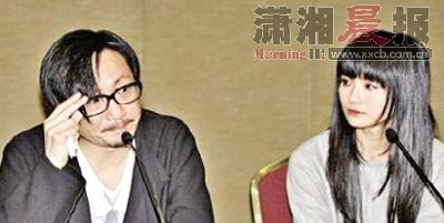 阿Sa和郑中基去年3月27日同天宣布已结婚并且要离婚,记者会上两人都很悲伤。