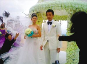 虽然大s和汪小菲二位新人都表示要低调完婚,不过女方浩浩荡荡数百人的