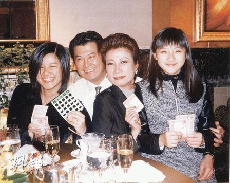 人称大哥的邓光荣遗下98岁高龄母亲,太太严珍纳和两女儿.