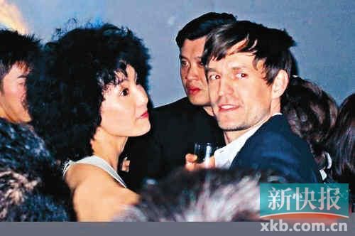 张曼玉去年4月才与男友出席活动