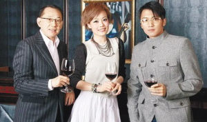 本报讯(记者 张晓禾)作为英皇娱乐的主席,杨受成是个香港娱乐圈举足