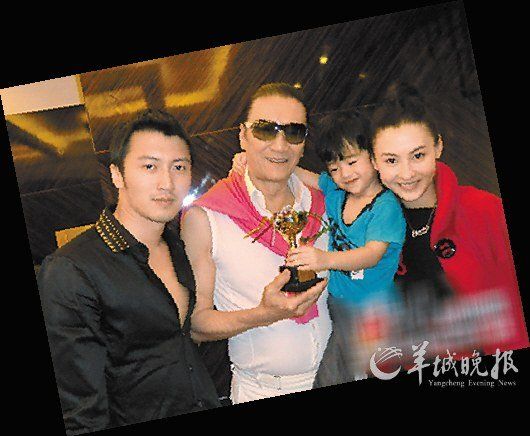 谢贤至今仍很感谢张柏芝(右)让他抱上孙子