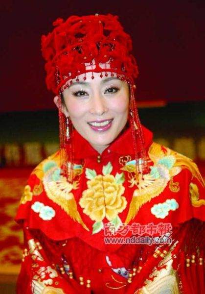 2005年《风满楼》中张敏的造型