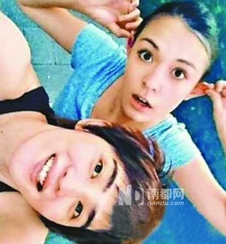 张榕容与老公纪佳松。