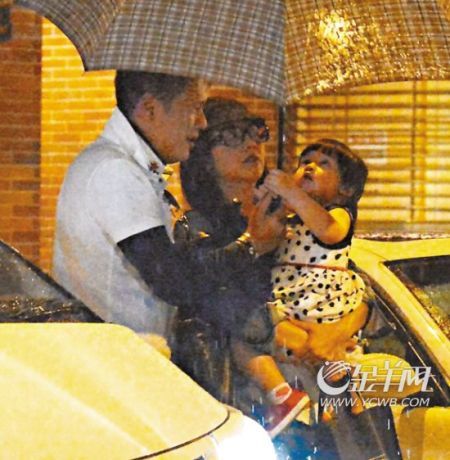 霍汶希女儿父亲现身
