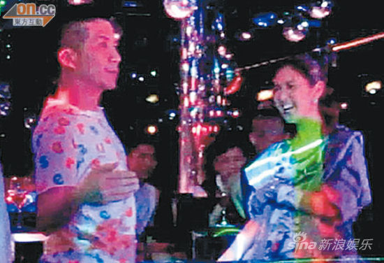 薛凯琪惨成炮灰同志酒吧买醉