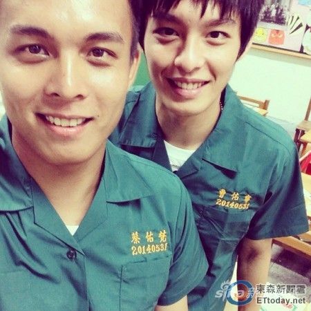 曹佑宁穿北一女制服零违和 网友赞妙丽