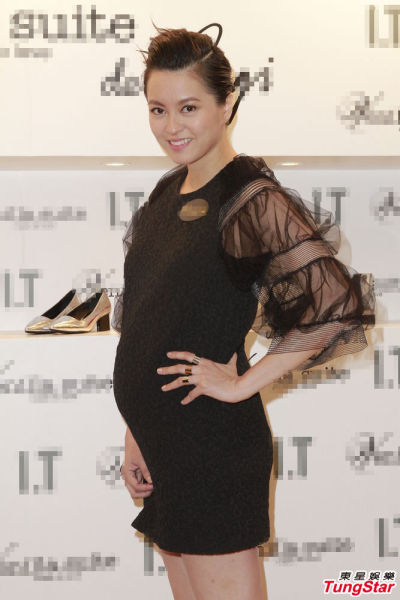 梁咏琪怀孕五个月亮相捞金透露是女儿