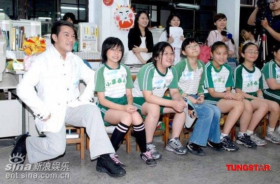 蔡康永与小女孩玩大风吹 私下最欣赏小s【图】