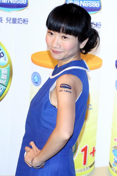 陶子带女儿豆豆拍奶粉广告 自曝奶水太少【图】