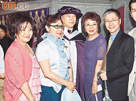 徐克刘兆铭获颁学士喜重逢梨园名伶捧场(组图)