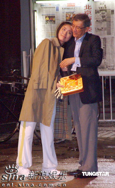 陈慧琳拍摄月饼广告 初步展现练剑成果【图】