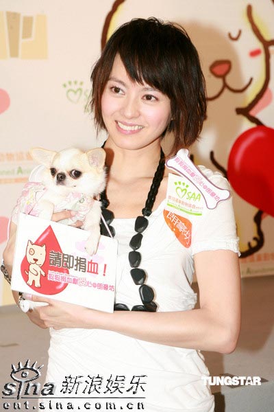 ��ͼ����ӽ����Է俰��������к�����Ѫ�װ���