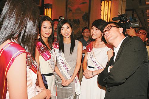 朱玲玲避谈郭晶晶走光 准港姐被揭偷书【图】