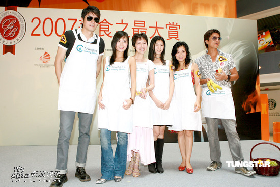 朱茵贝安琪出席美食大赏 露背低胸性感pk【图】