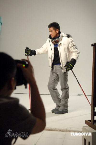 郭富城自比变形金刚 忙工作不忘希望小学【图】