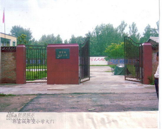 郭富城自比变形金刚 忙工作不忘希望小学【图】