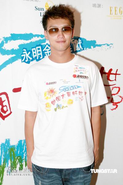 组图：容祖儿为拔牙苦恼吴浩康长针眼被嘲笑
