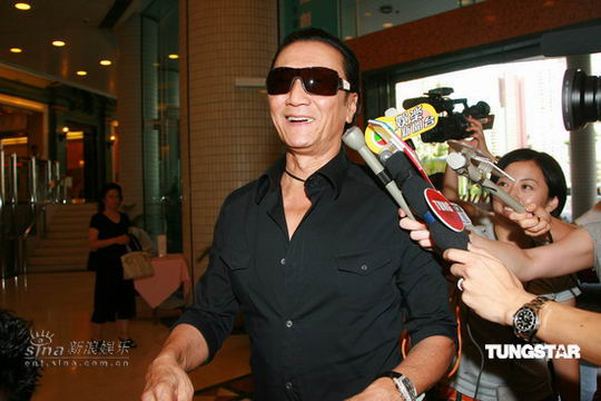 传张柏芝母子秘密出院 谢贤开玩笑逗记者【图】