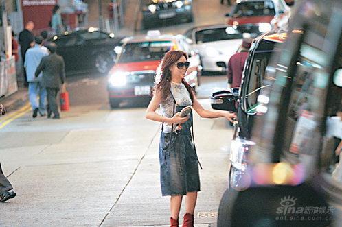 迷糊上错车尴尬傻笑