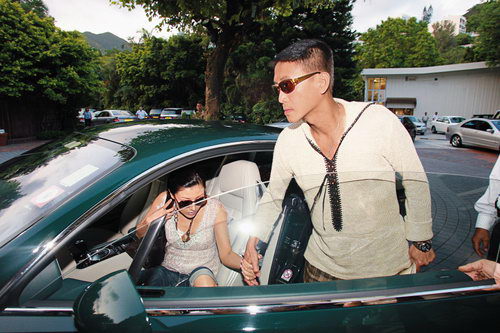 组图:许晋亨离婚未生效 李嘉欣嫁入豪门无期