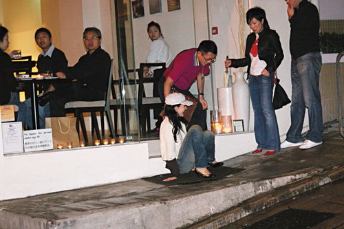 组图:许晋亨离婚未生效 李嘉欣嫁入豪门无期