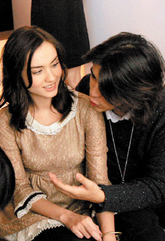 �°������⼮Ů����������������š�黨(��ͼ)