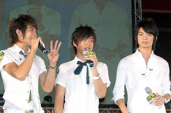 飞轮海吴尊头痛难下床 炎亚纶膝伤要开刀(组图