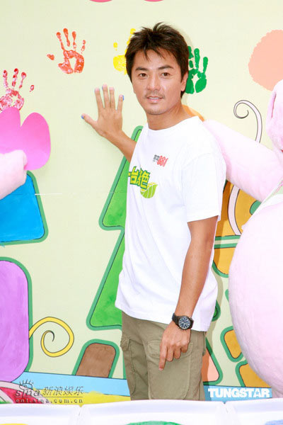 郑伊健出席记者会 痛斥狗仔报道犹如垃圾【图】