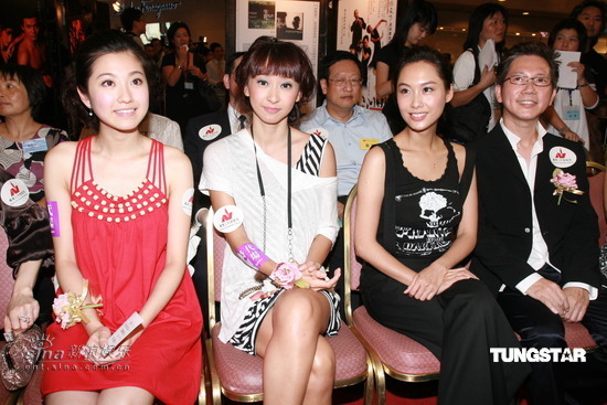 图文:叶青霖摄影集发布会-女星风情万种