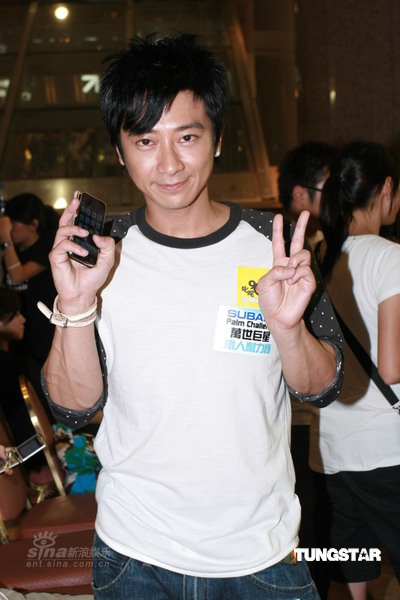 孙耀威透露歌迷送万元吉他 替对方心疼【图】