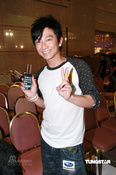 孙耀威透露歌迷送万元吉他 替对方心疼【图】