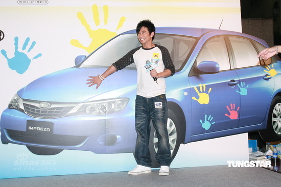 孙耀威透露歌迷送万元吉他 替对方心疼【图】