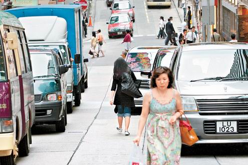 汤宝如产后亮相街头 未坐满月脸色苍白(组图)