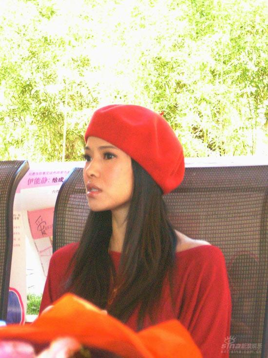 伊能静北京发行新书自嘲“奴隶型女友”(组图)