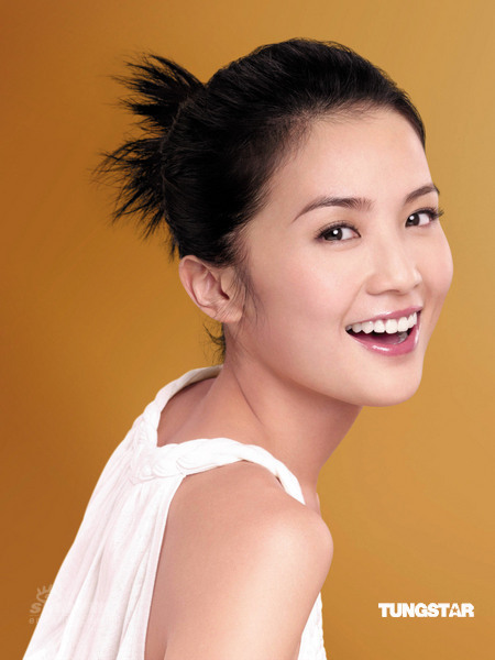 twins上演红唇诱惑 甜蜜笑容光彩闪耀【图】