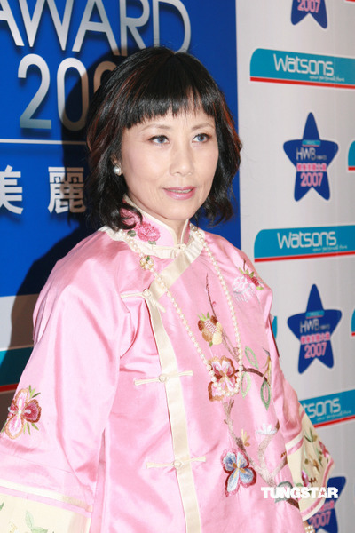 组图：汪明荃李司棋等出席晚宴黎姿美艳夺目