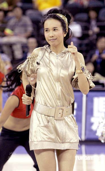 莫文蔚献演澳门篮球队 劲歌热舞秀身材【图】