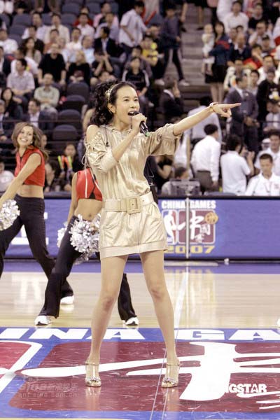 莫文蔚献演澳门篮球队 劲歌热舞秀身材【图】