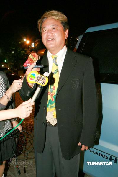 组图：李克勤荣升爸爸刘德华鼓励再接再厉