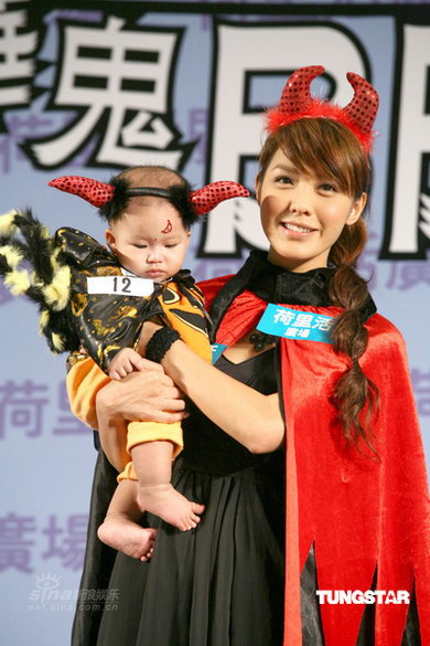 官恩娜与扮僵尸婴儿共迎万圣节夺取大奖(图)