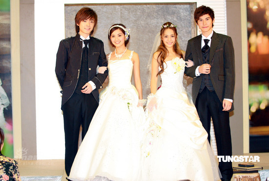 twins亮相法国婚纱秀 化身新娘清纯娇美【图】