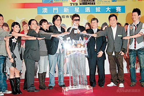 组图：许志安坦言郑秀文很重要看重以后的日子