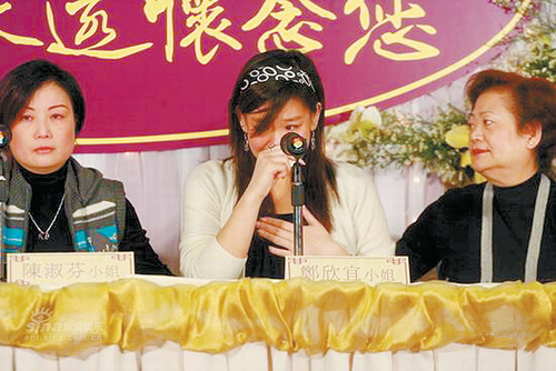 欣宜在记者会泣不成声
