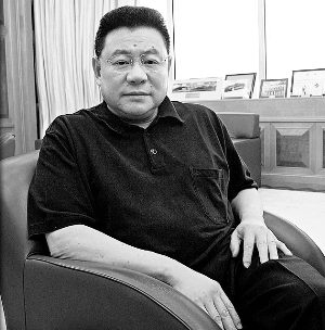 刘銮雄当年靠着霸气与出手大方征服李嘉欣,但花心让两人分手