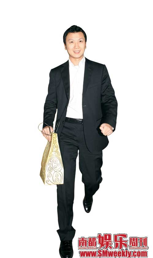 黄伯俊首度被拍到清晰正面照,这位阳光帅哥人见人爱。