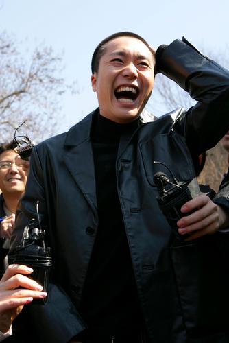 精神抖擞的意思_精神抖擞啥意思